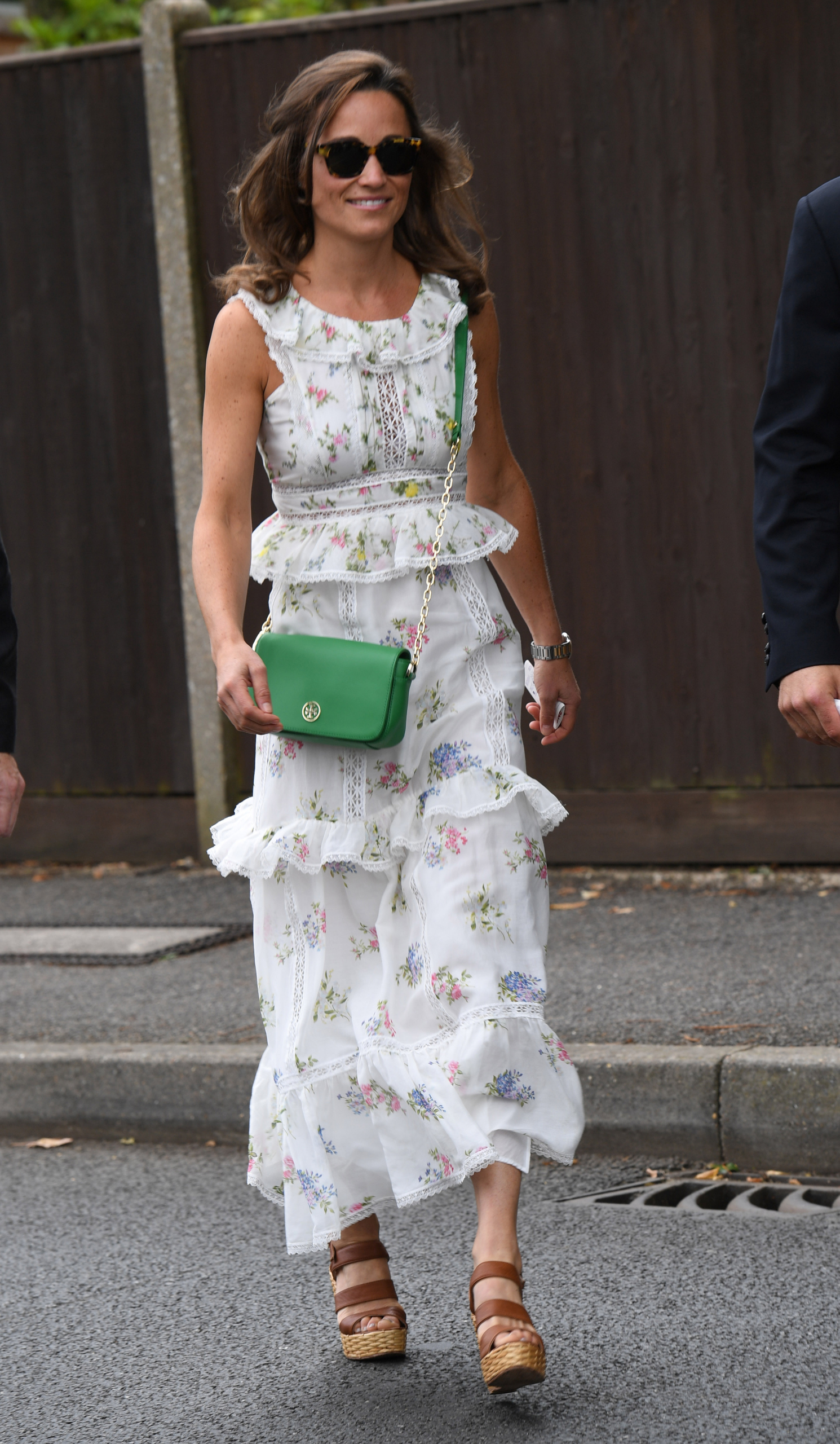 Οι celebrities αγαπούν τα καλοκαιρινά φορέματα