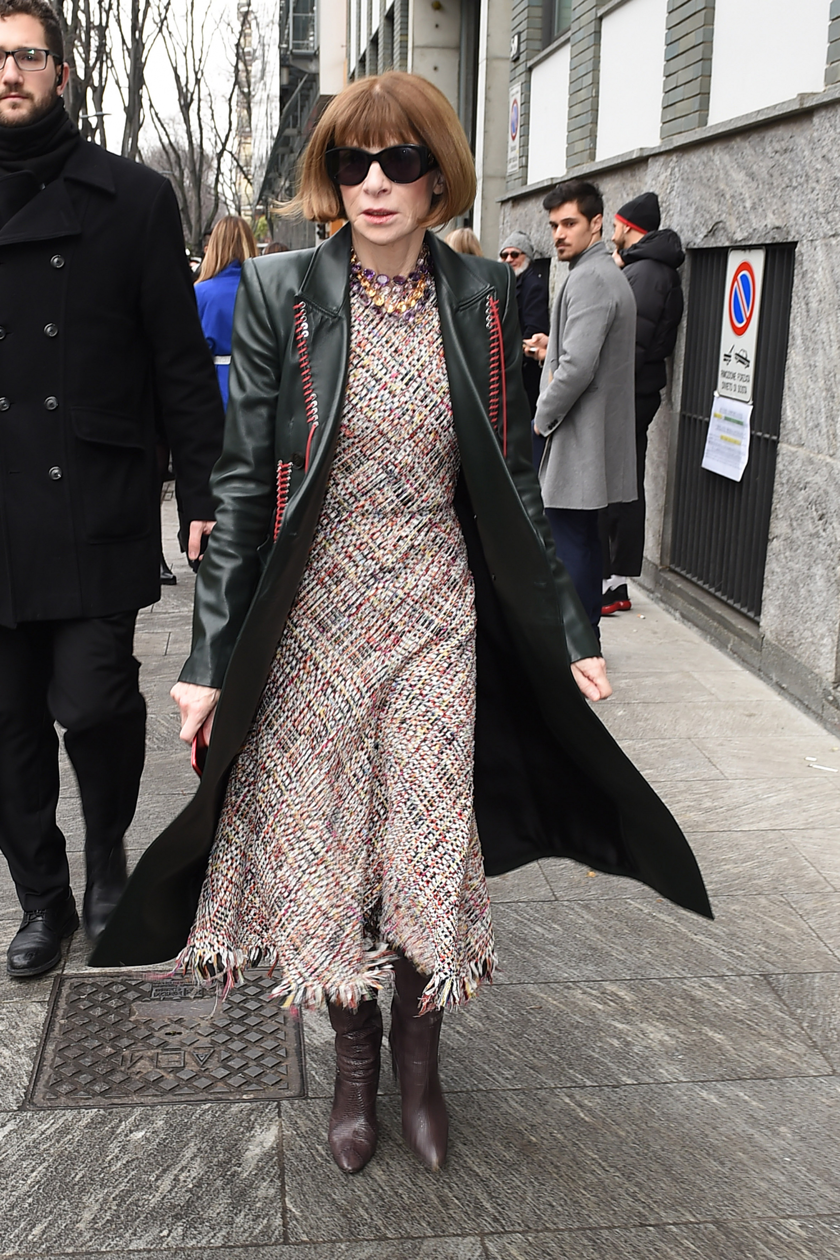 H Anna Wintour φοράει μόνο ένα ζευγάρι μπότες