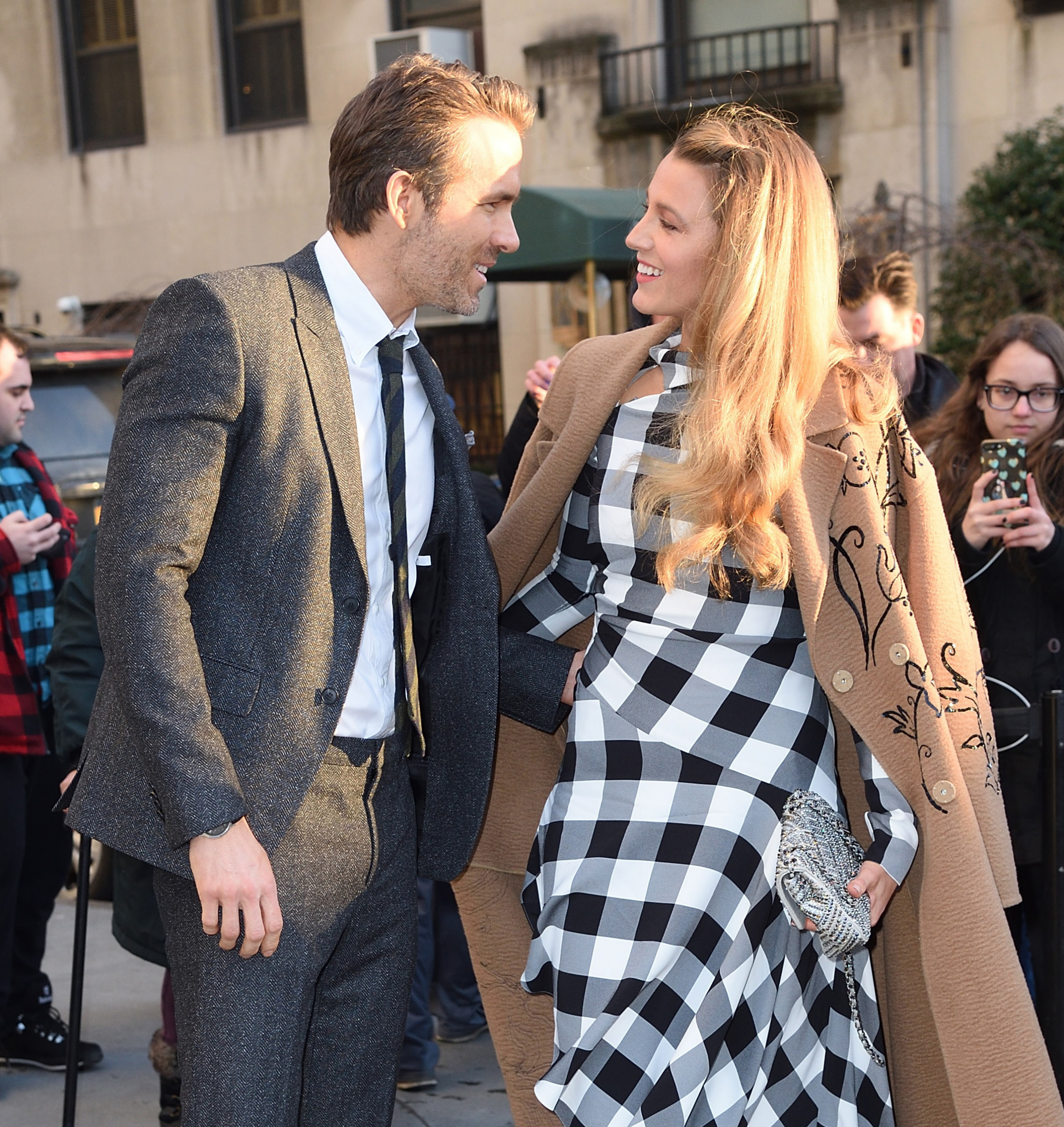 Blake Lively & Ryan Reynolds: Πιο ερωτευμένοι από ποτέ στο κόκκινο χαλί