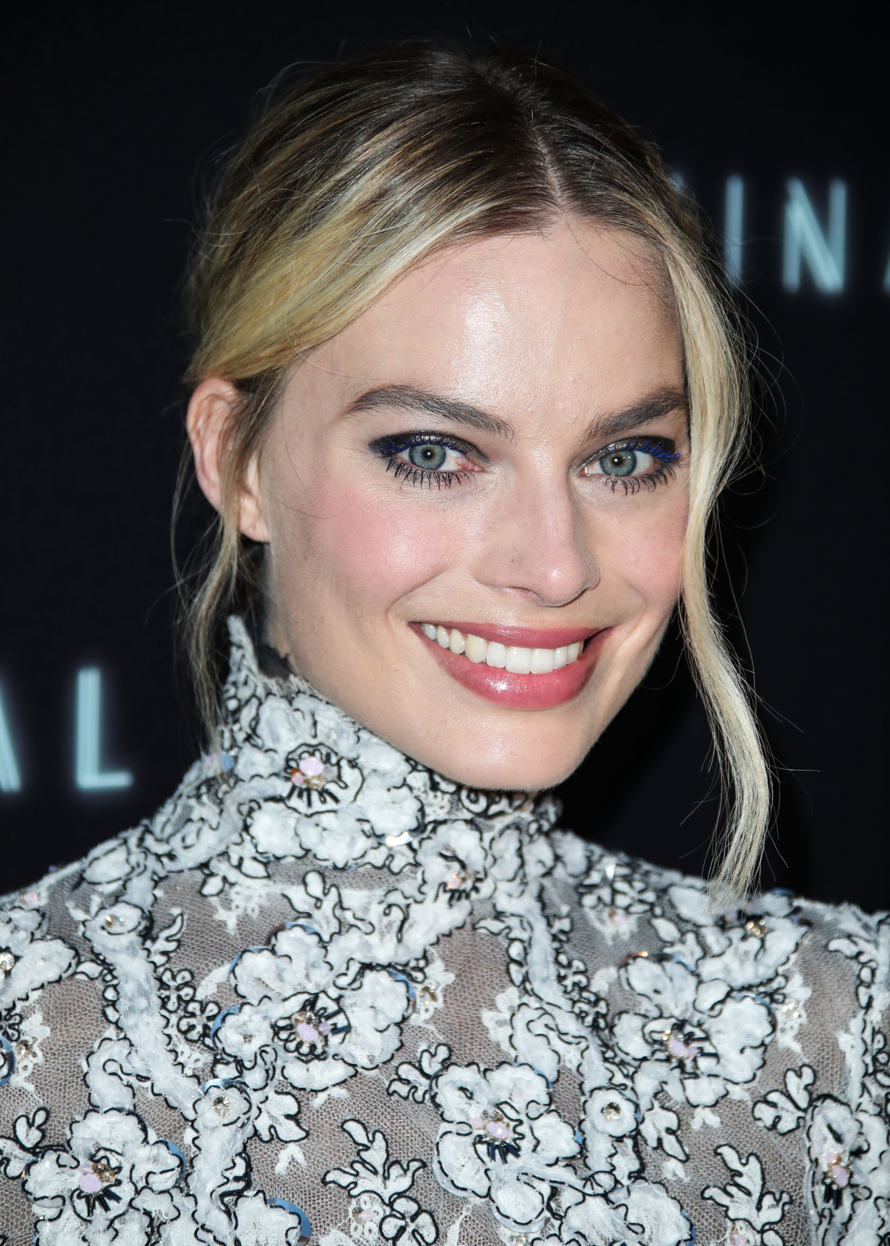 6 επαγγελματικά tips από την μακιγιέζ της Margot Robbie