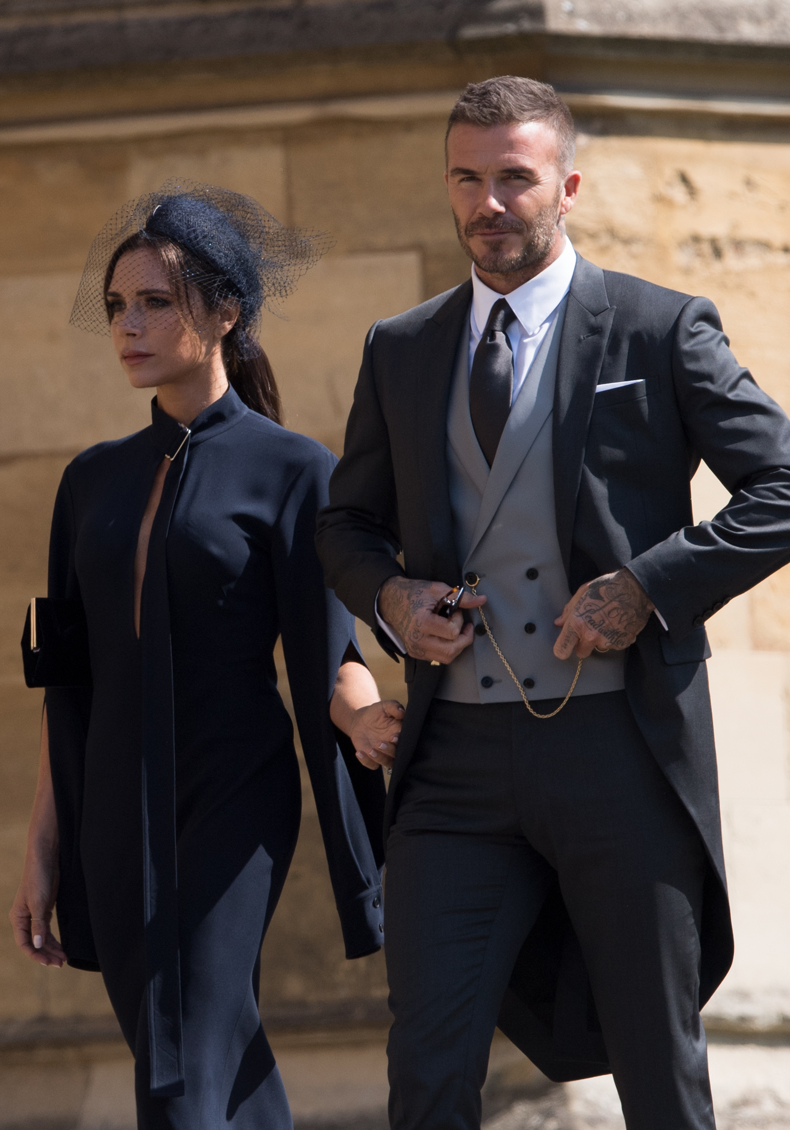 Δείτε το υπέρκομψο σύνολο της Victoria Beckham στον βασιλικό γάμο