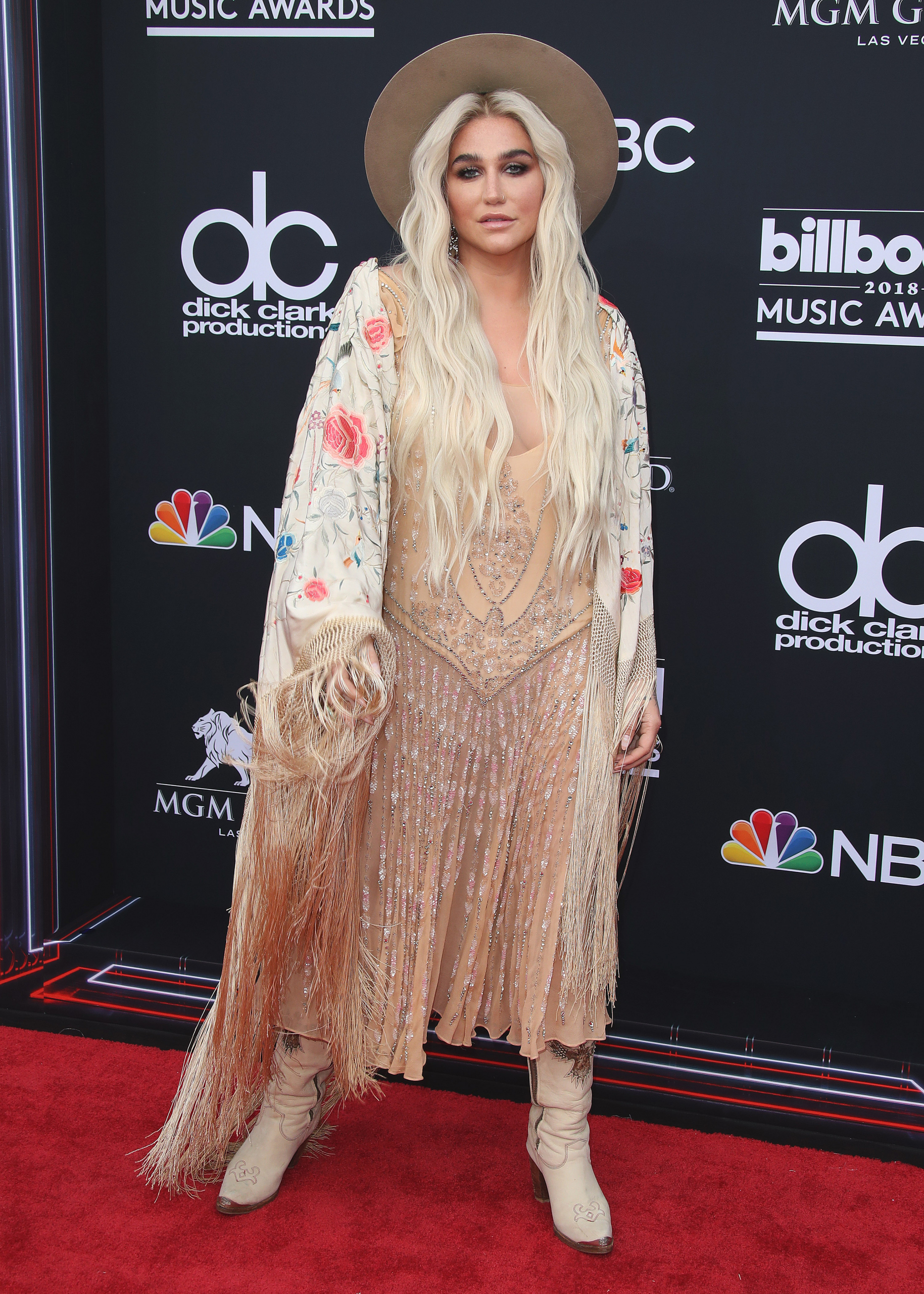 Οι hot εμφανίσεις των star στο κόκκινο χαλί των βραβείων Billboard