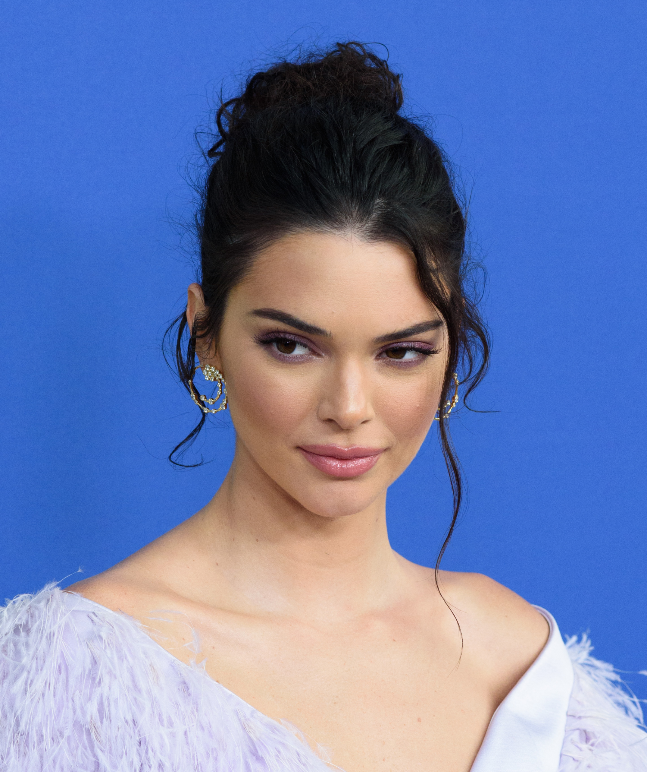 Είσαι πιστή μελαχρινή; Και αυτές οι σταρ το ίδιο!