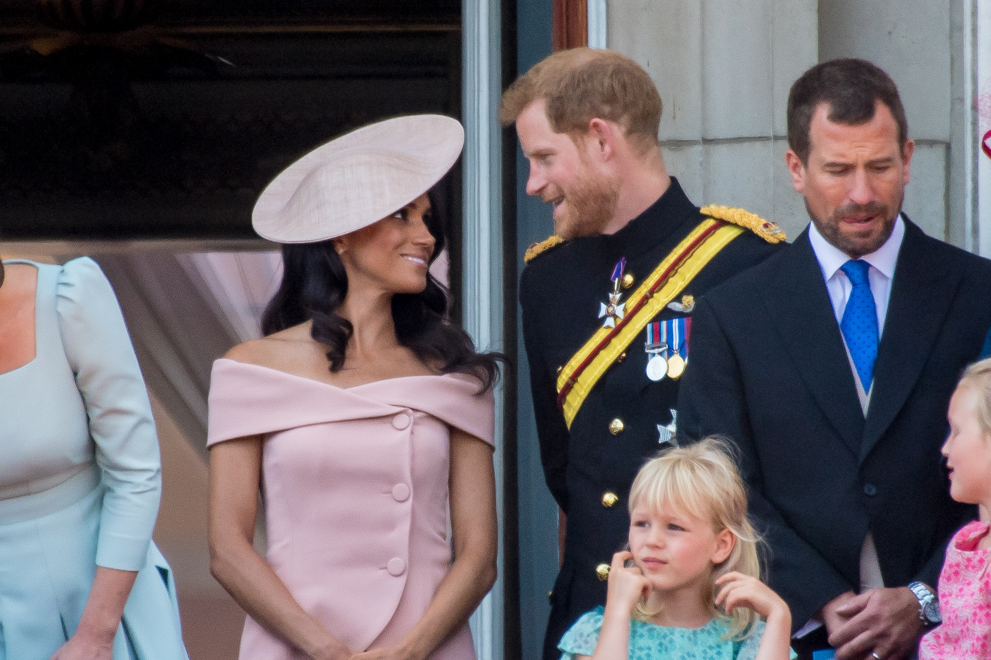 Τώρα μπορείς να αντιγράψεις το posh style της Meghan Markle