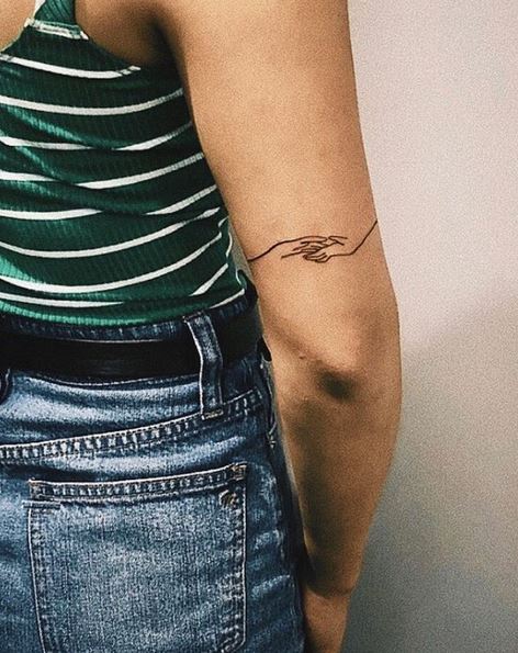 Αν σου αρέσουν τα μίνιμαλ τατουάζ πρέπει να δεις τα line tattoos