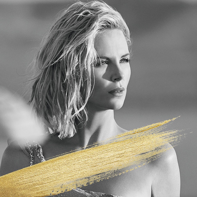 Η Charlize Theron γιορτάζει την παγκόσμια ημέρα της γυναίκας