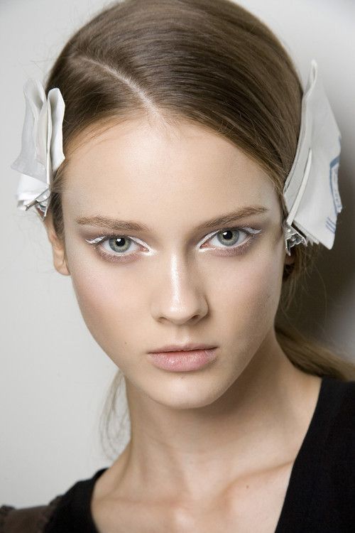 Το τρικ για λαμπερό βλέμμα ακόμα και μετά από ξενύχτι