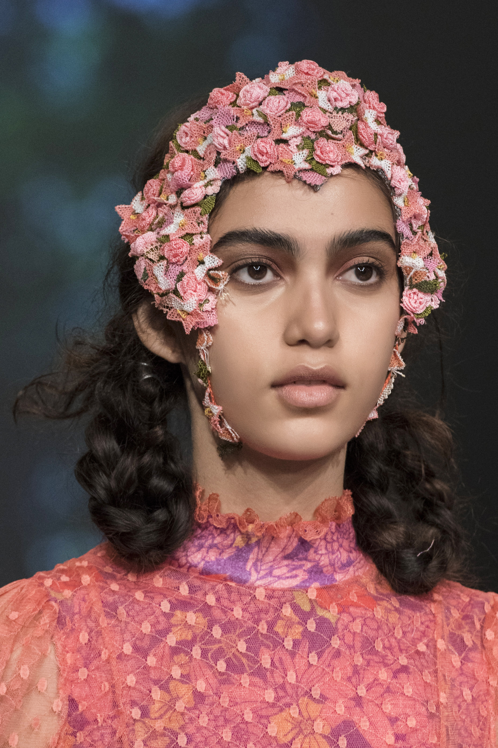 6 τρόποι να φορέσεις τις girly πλεξούδες φέτος