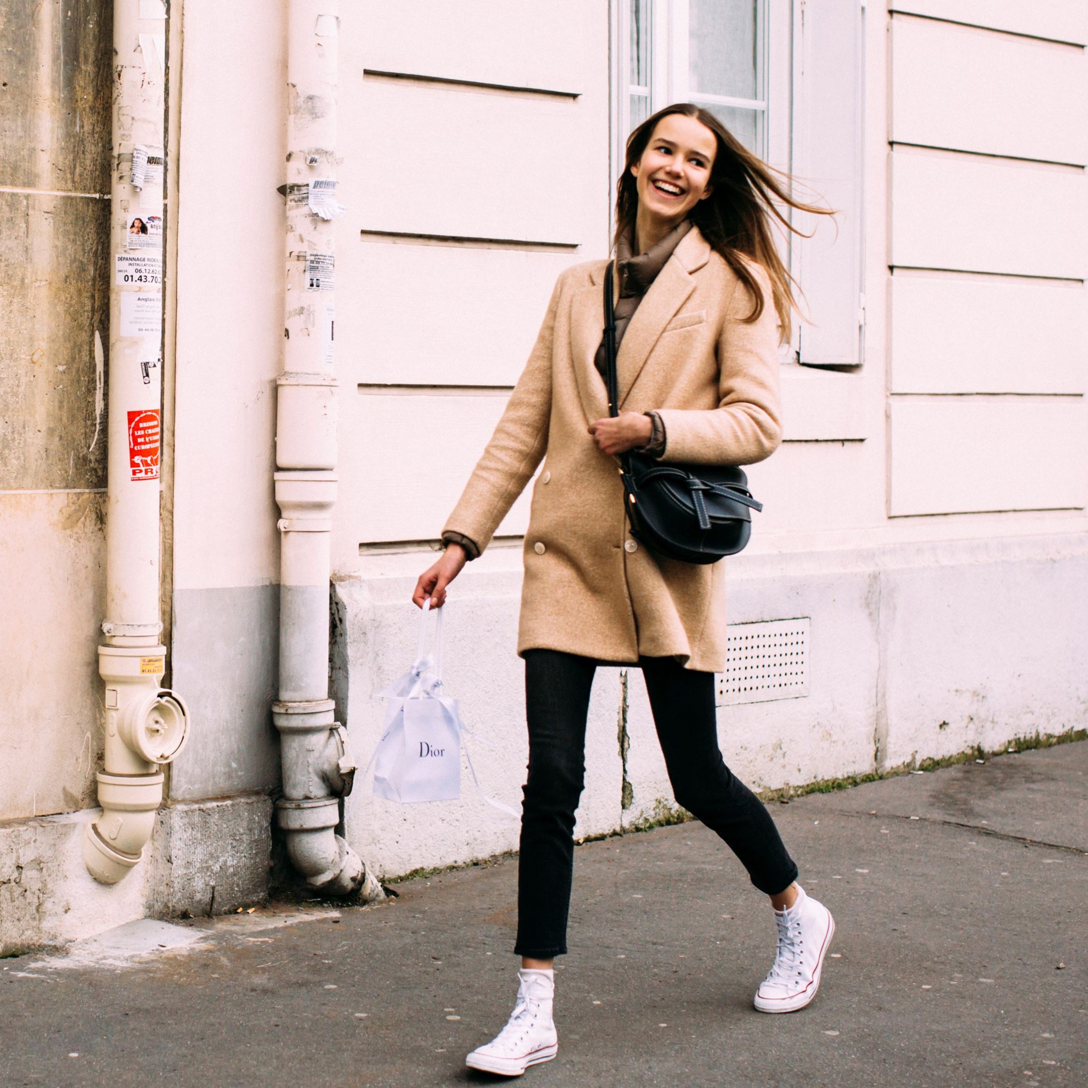White Sneakers: Η πιο διαχρονική επιλογή που μπορείς να κάνεις
