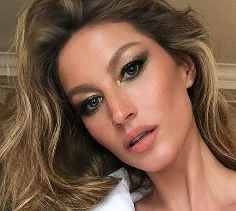 Το χρώμα σκιάς που θα φορεθεί περισσότερο τη νέα χρονιά