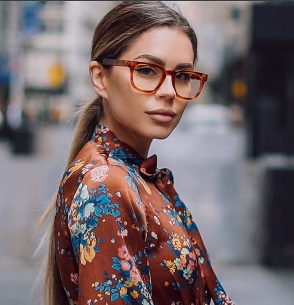 Step by Step: 4 εντυπωσιακά χτενίσματα που μπορείς να φτιάξεις σε λιγότερο από 10 λεπτά