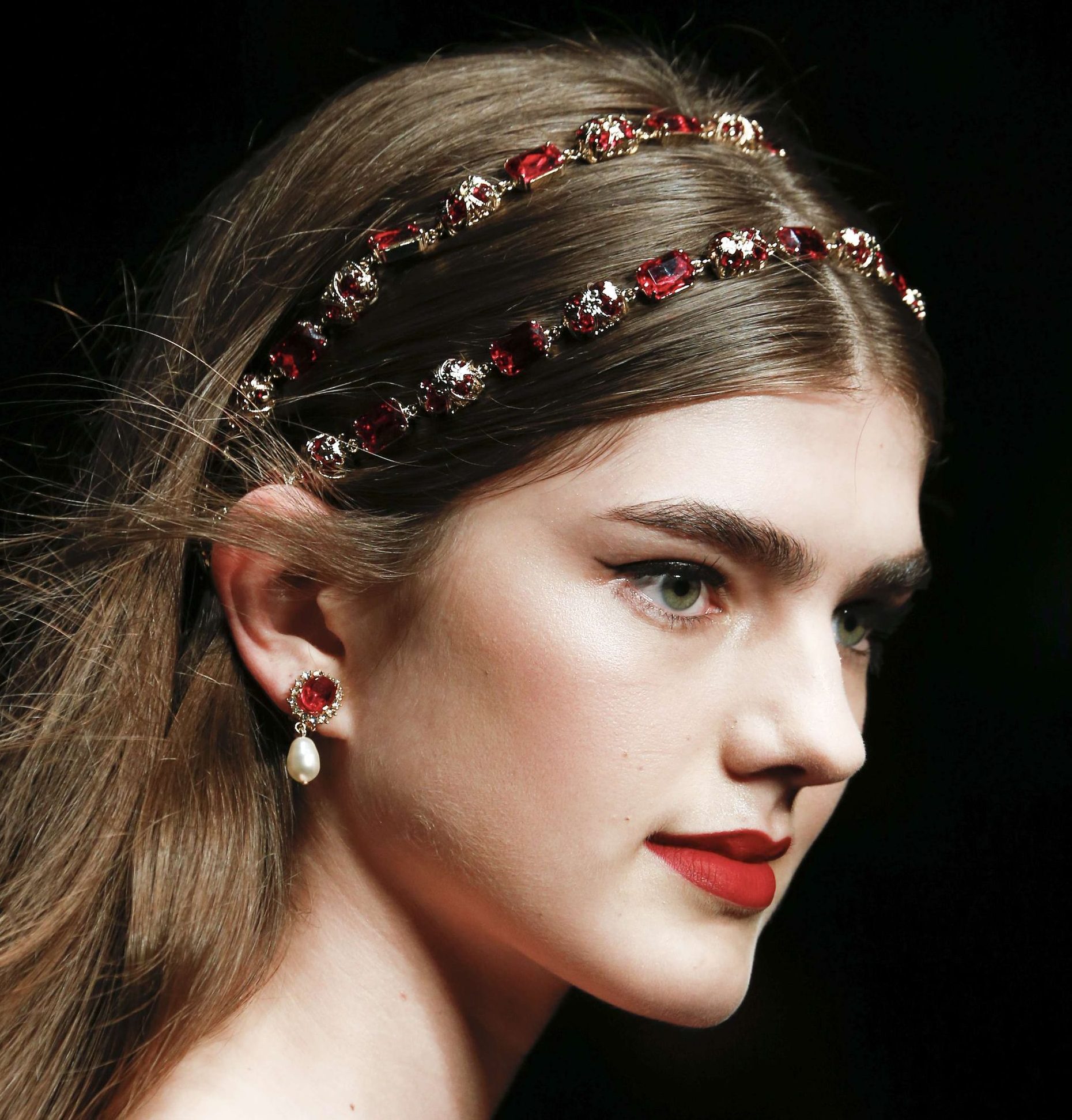 10 glam χτενίσματα για τα πάρτι που έρχονται