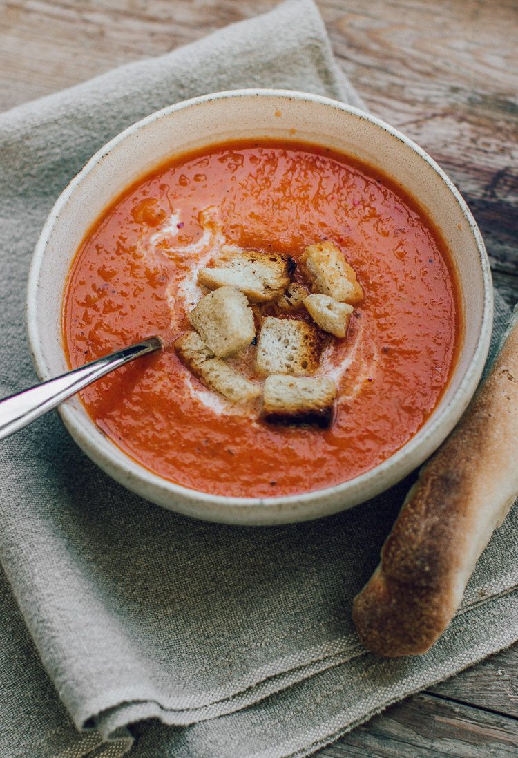 Φτιάξε απόψε κιόλας μια λαχταριστή σούπα με ντομάτα και πιπεριά