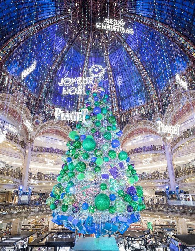 Τα ωραιότερα χριστουγεννιάτικα δέντρα στα πολυκαταστήματα του πλανήτη