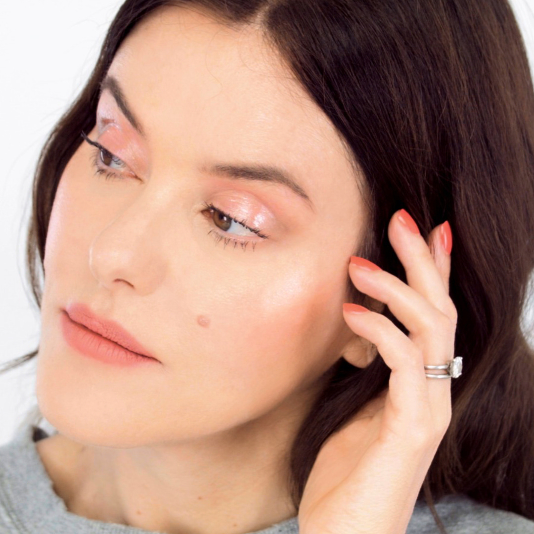 Glass Skin: Η Lisa Eldridge σου δείχνει πώς θα κάνεις την επιδερμίδα σου να λάμπει