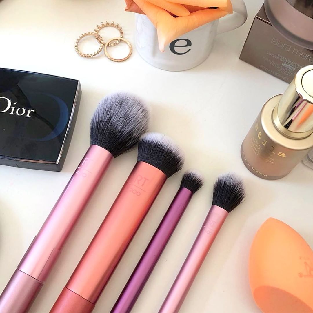 Έτσι θα καθαρίσεις σωστά τα πινέλα του μακιγιάζ σου για να μοιάζουν σαν καινούρια