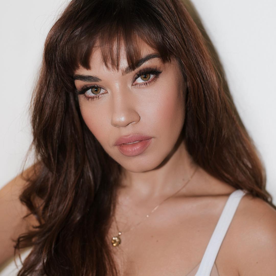 Ένα beauty look τόσο φρέσκο και λαμπερό που θα γίνει το αγαπημένο σου για κάθε περίσταση