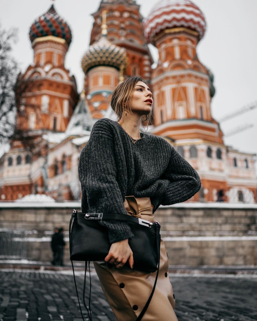 Η fashion blogger που αξίζει να ακολουθήσεις αν προσπαθείς να βελτιώσεις το στυλ σου