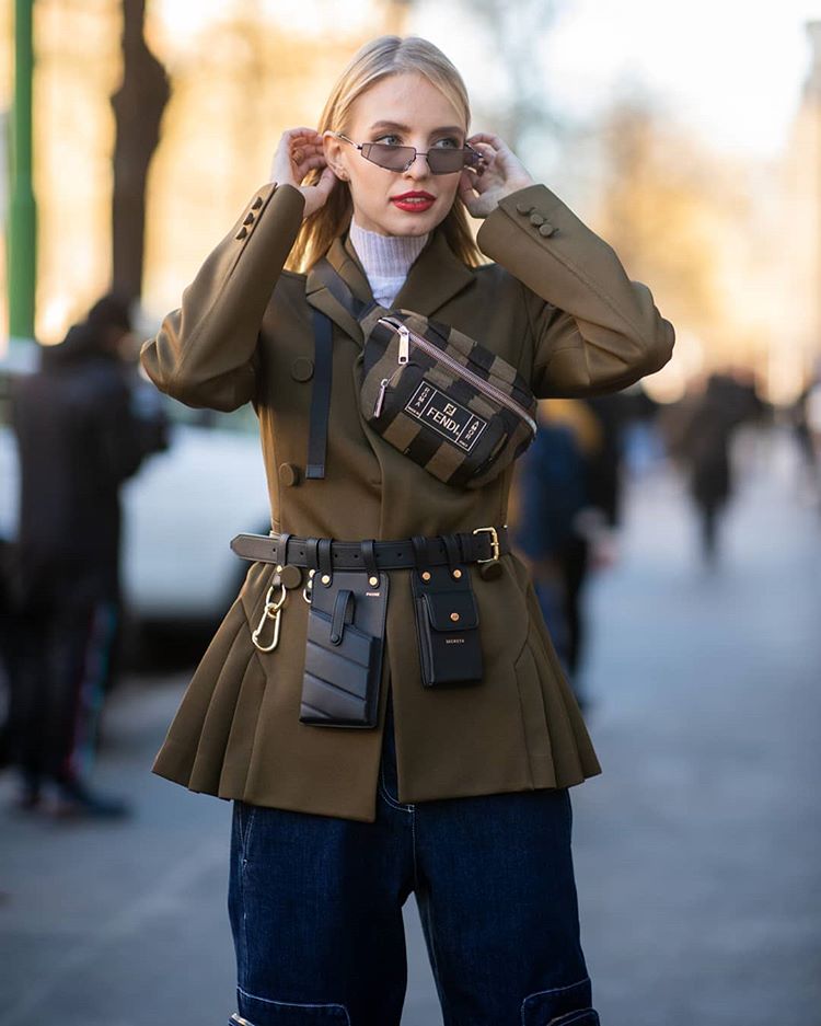 20 χειμερινά looks που επιβεβαιώνουν πως τα πανωφόρια μπορούν να μεταμορφώσουν οποιαδήποτε εμφάνιση