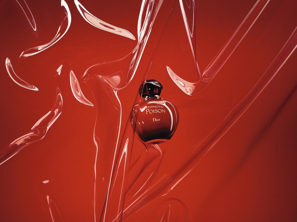 Red alert: 5+1 αρώματα που ντύνονται στα κόκκινα και εκπέμπουν αισθησιασμό