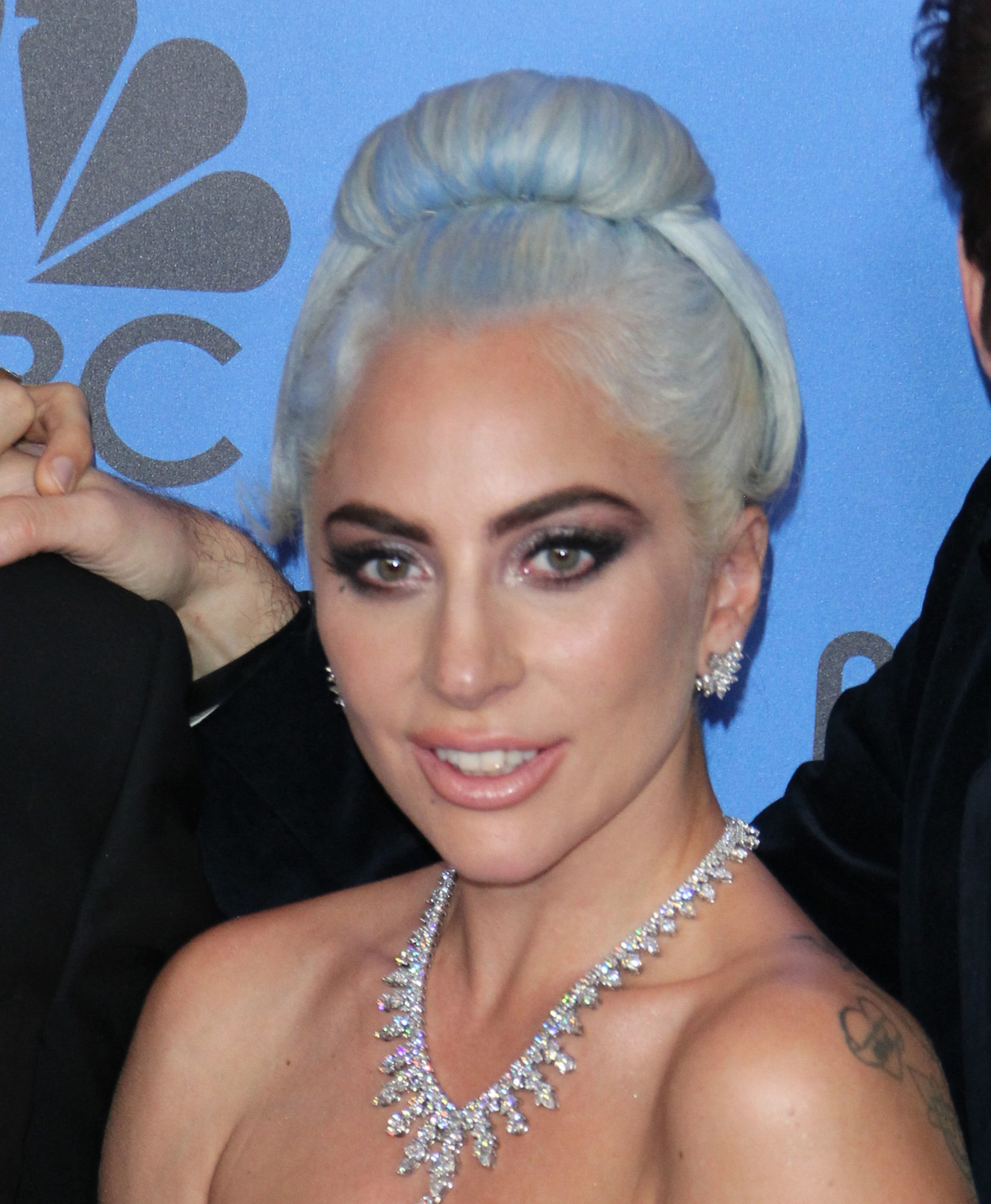 Πόσο κόστισε το κολιέ της Lady Gaga στις Χρυσές Σφαίρες;