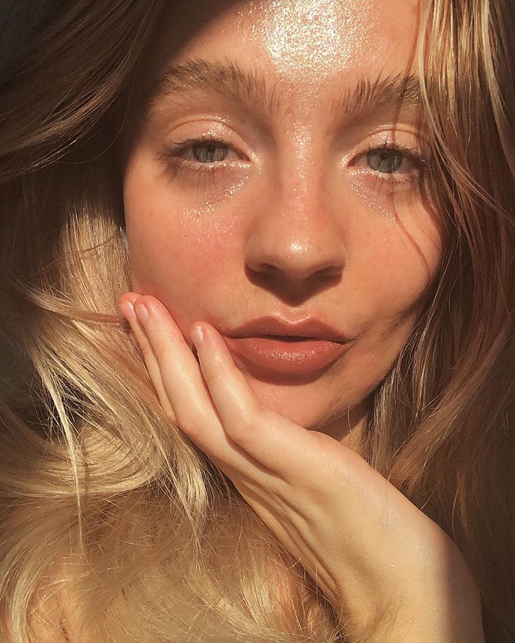 Skin SOS: Πώς θα αντιμετωπίσεις αποτελεσματικά ατέλειες και ακμή; (6 δοκιμασμένα tips)