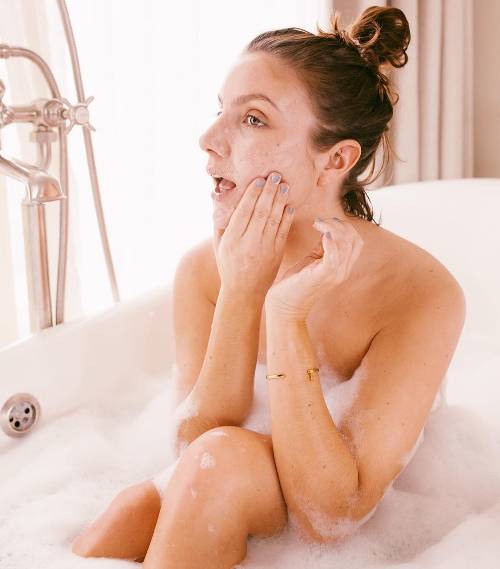 Σε ταλαιπωρεί η ξηρή επιδερμίδα; 6 μυστικά για να την αντιμετωπίσεις