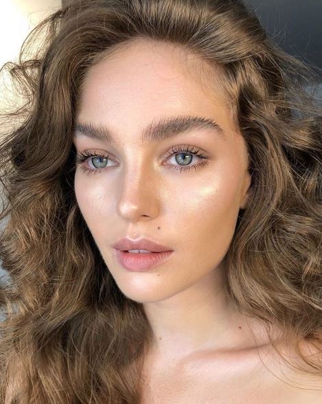 Οι skin care addicts έχουν ξετρελαθεί με αυτόν τον απλό (αλλά αποτελεσματικό) κανόνα ομορφιάς