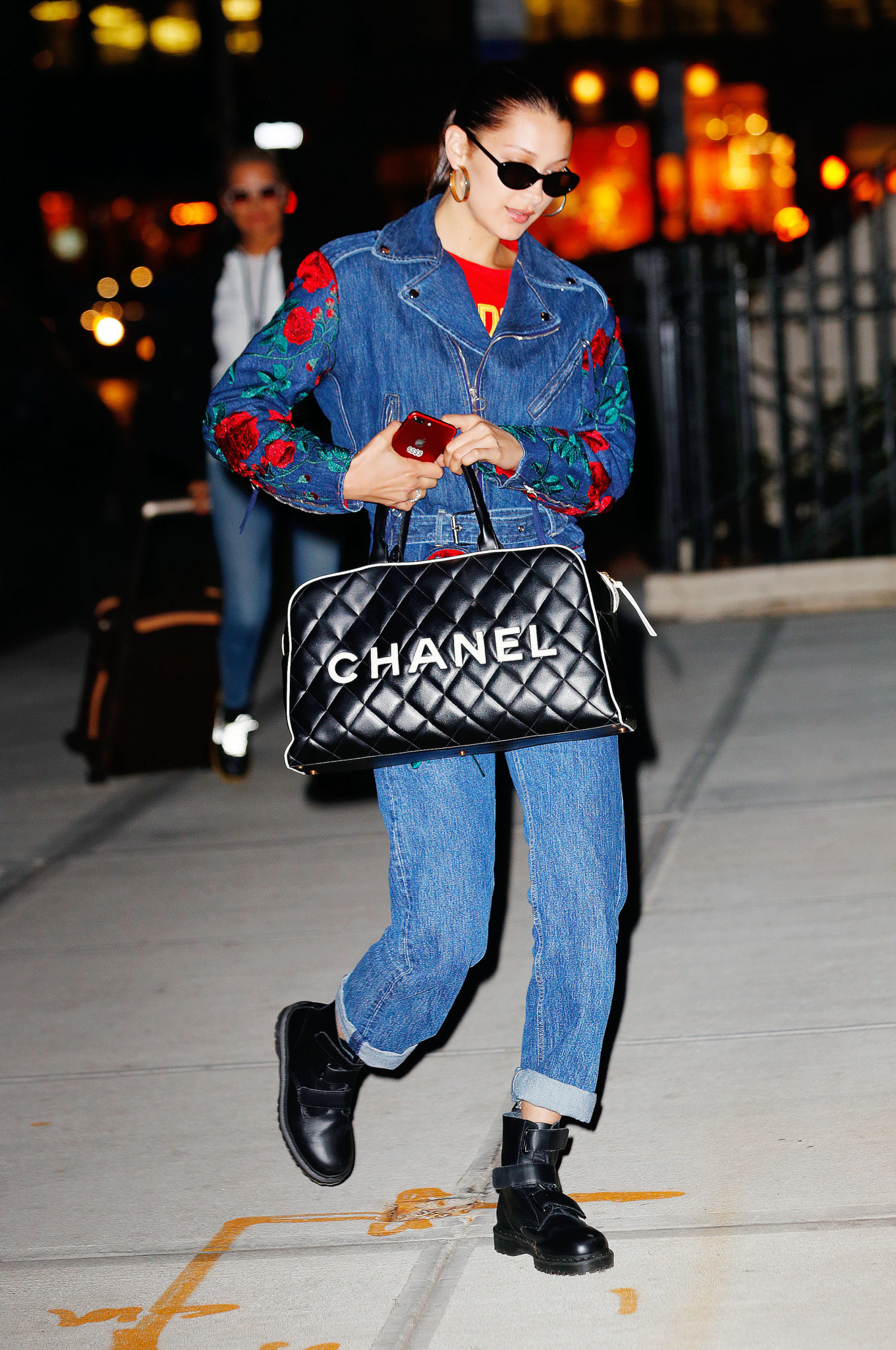 6 vintage τσάντες που είδαμε να κρατά η Bella Hadid