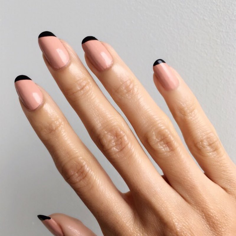 Τι μανικιούρ θα επιλέξεις τώρα που λέμε αντίο στο glitter και την χρυσόσκονη;