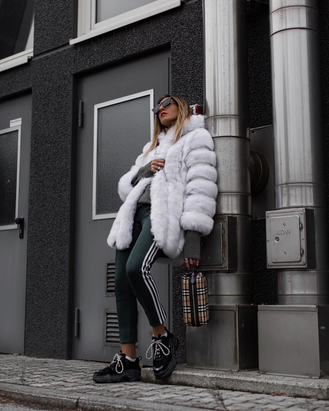 20 athleisure looks με sneakers για να είσαι άνετη από το πρωί μέχρι το βράδυ