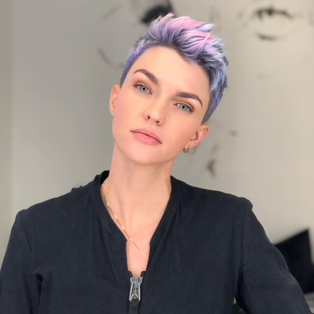 Αυτό είναι το ανατρεπτικό χρώμα μαλλιών που αγαπούν οι celebrities τώρα