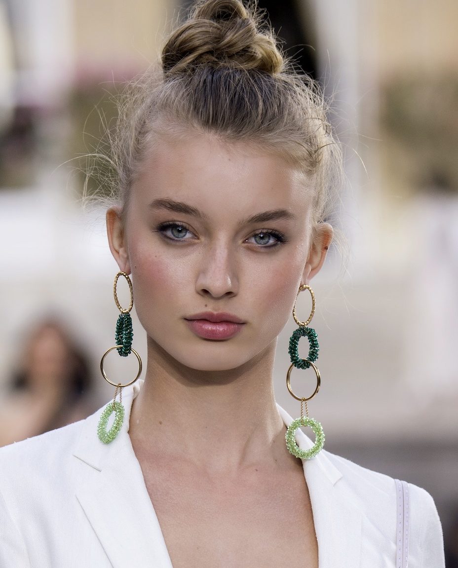 Εντυπωσιακά χτενίσματα για τις βόλτες του weekend