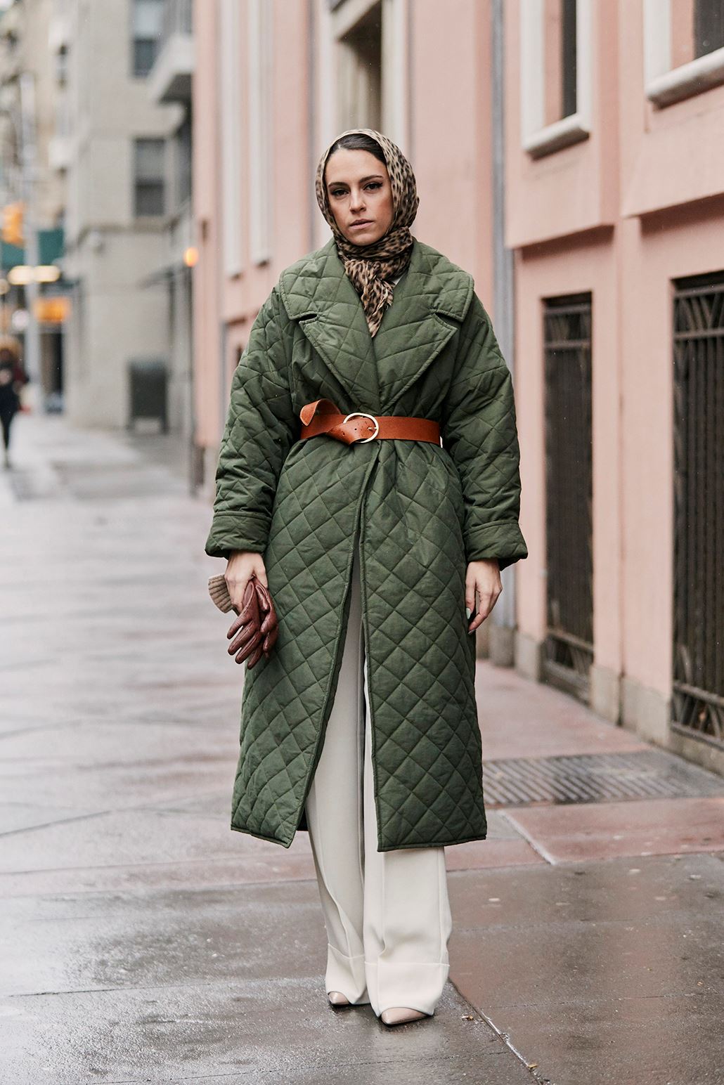Khaki is the new black: Αυτό είναι το χρώμα που πρωταγωνιστεί τώρα στο street style