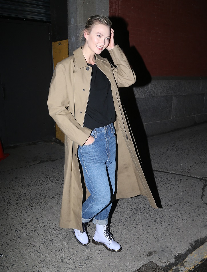 Η Karlie Kloss φορά τα hot μποτάκια της άνοιξης