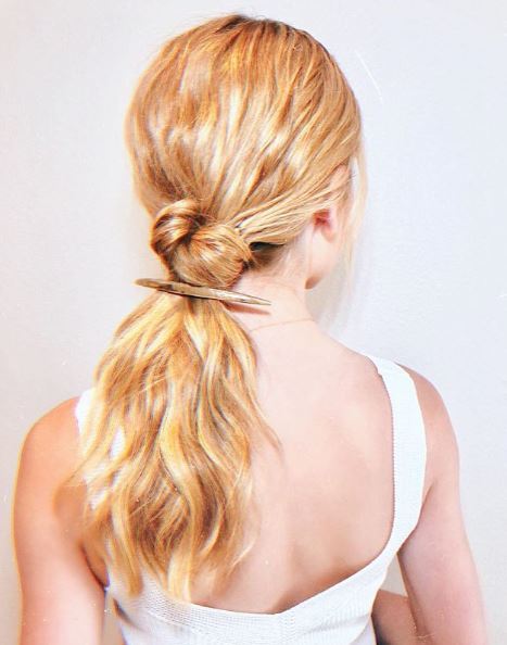 Low Ponytails: Το chic hairstyle που πηγαίνει σε όλες