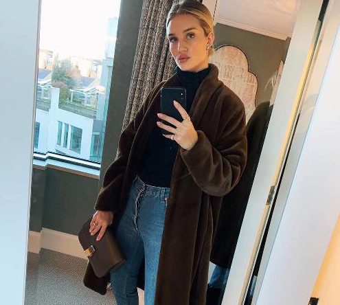H Rosie Huntington ξέρει από καθημερινό chic στυλ