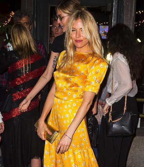 Get the look: Τα must κομμάτια της Sienna Miller