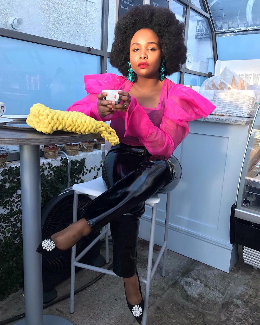 Πώς θα φορέσεις τα neon χρώματα χωρίς υπερβολές;