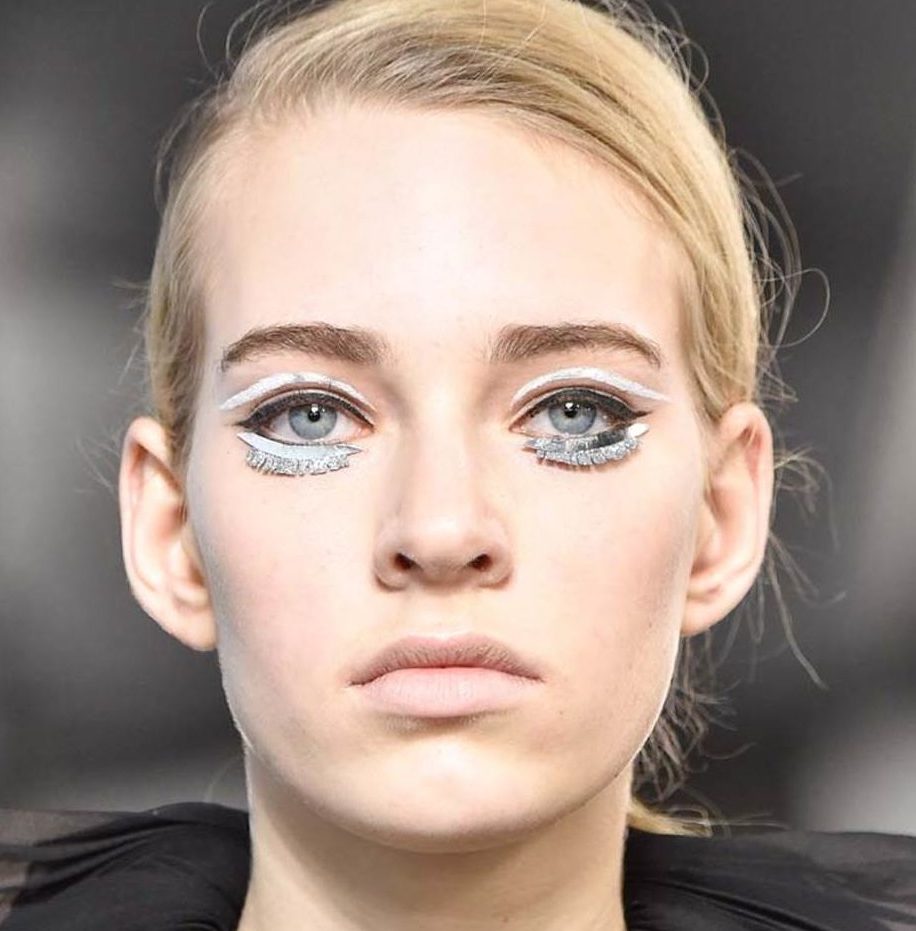 Το μακιγιάζ μας μεταφέρει πίσω στα 60s και την πιο hippy δεκαετία