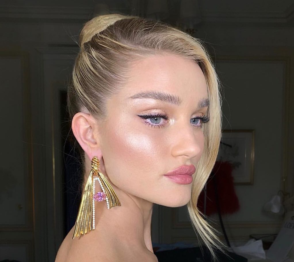 Πώς θα πετύχω τα αψεγάδιαστα beauty looks της Rosie Huntington Whiteley;