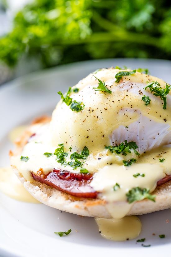 Πώς θα φτιάξεις τα πιο εύκολα αυγά benedict;