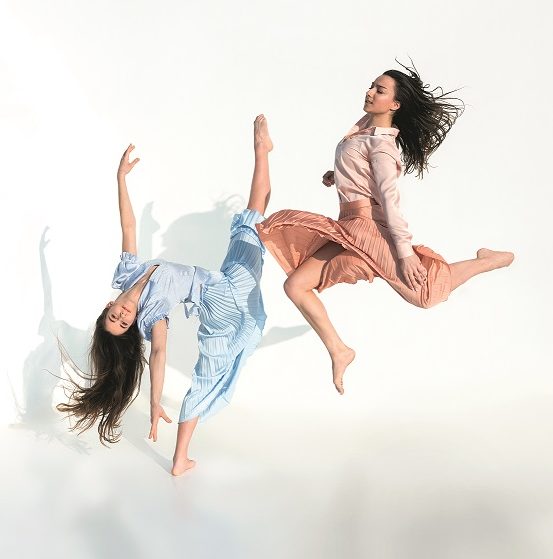 Ελένη Κελαϊδίτη και Αργυρώ Αφράτη: «Οι γυναίκες ξέρουν να προσέχουν, να φροντίζουν, να γίνονται μάνες όταν χρειάζεται, χωρίς απαραίτητα να έχουν γεννήσει»