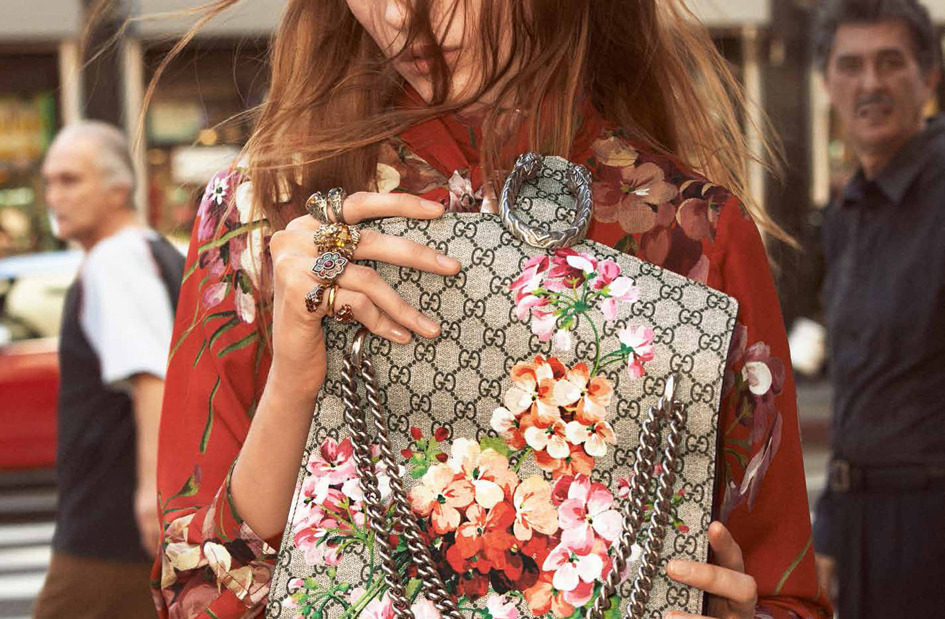 Οι φλόραλ τσάντες θα γίνουν το νέο φετίχ σου