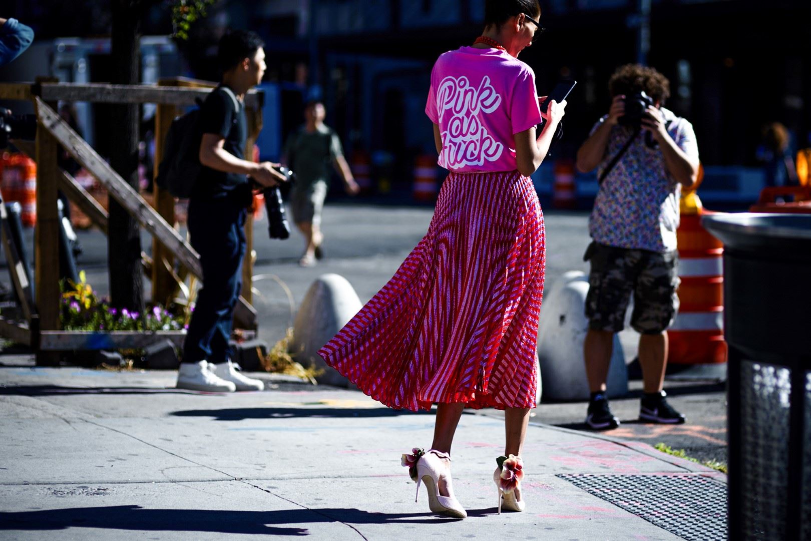 Η πλισέ φούστα επιστρέφει! 24 looks που θα σε πείσουν να την φορέσεις ξανά