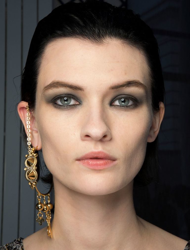 Πώς θα κάνεις smoky eye με ένα μόνο μολύβι; (pro tip)