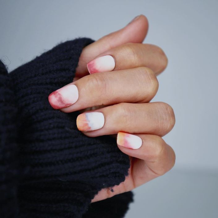 Βάλε χρώμα στο μανικιούρ σου με τον πιο funky τρόπο