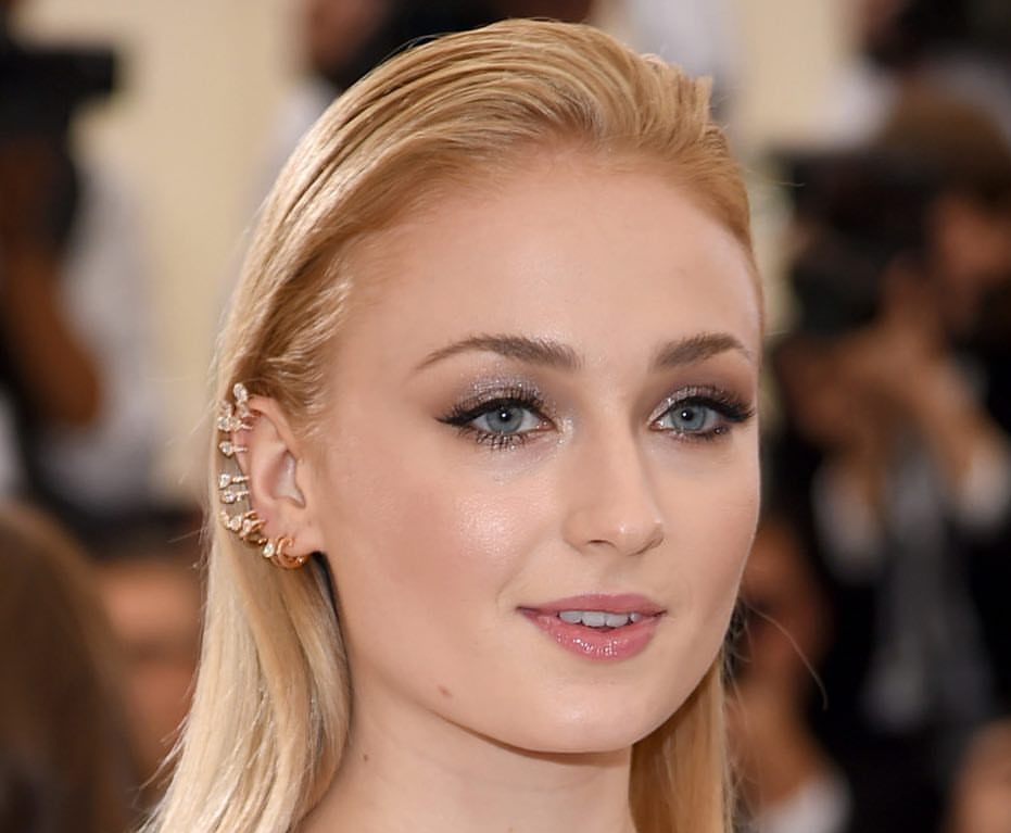 Sophie Turner: Κάθε beauty look της είναι καλύτερο από το προηγούμενο