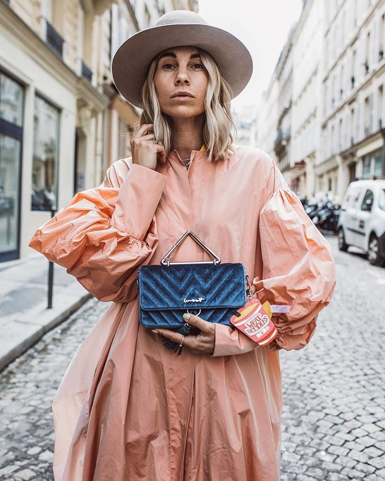 How To Style: Πως φοράμε τώρα τα καλοκαιρινά φορέματα;
