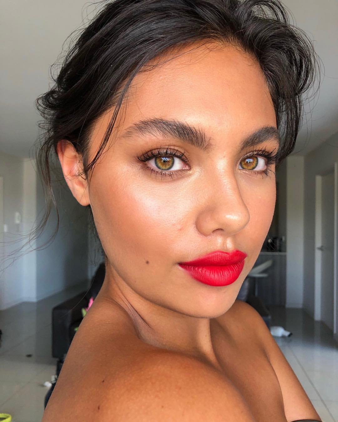 Beauty Guide: Πώς θα βάλω το foundation μου σαν επαγγελματίας;